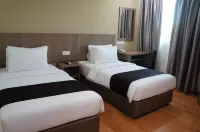 Labuan Jati Hotel فنادق في لابوان