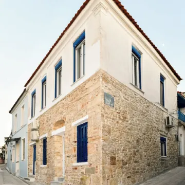 Charming Samos Escape With Jacuzzi and Private Balcony