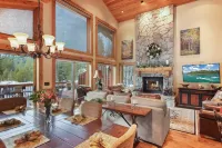 Wulf's Lodge at Olympic Valley Unwind in Hot Tub!