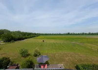 Spacious Home with Garden Near Langweerder Wielen - Homestays