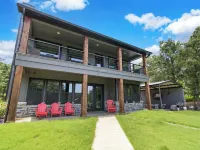 Richland Chambers Lakefront 2-story home with boat dock and pavilions. Hotel di County Freestone