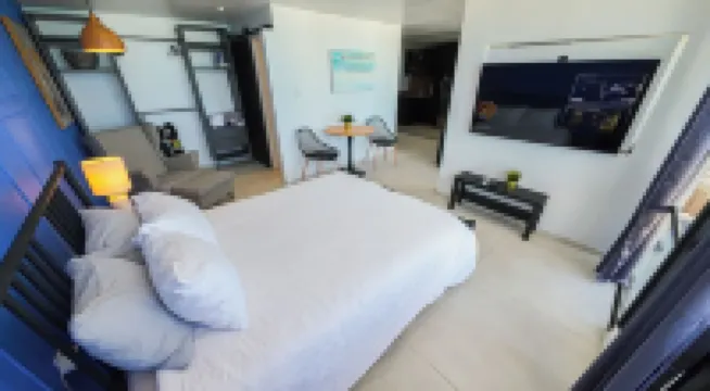 Deluxe Ocean View Studio with Free Parking & Pool