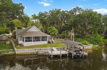 Beautiful Waterfront Home on the Alafia River