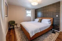 Spacious 4BR, 2BA Home Just Steps from Lambeau Field - Prime Location!