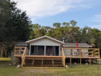 Holiday Lake Retreat, 2-Bedroom, Dogs Welcome, 8 Miles to Rainbow River,Sleeps 4
