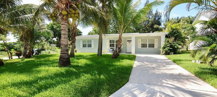 Driftwood Way~ No Checkout Chores Hotels in Jensen Beach