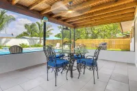 Swim, Game & Bbq: Family Retreat in Stuart - Kitchens
