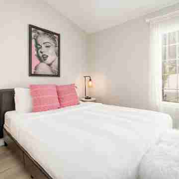 Palm Springs Chic Retro Retreat w Pool/Spa/Games Rooms