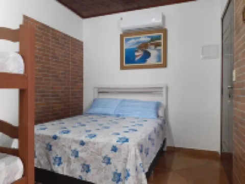 Juréia Beach House for Beach and Fishing Season with Air Conditioning 伊瓜佩住宿飯店