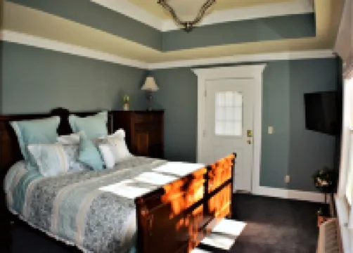 Heart of Manitou Springs. Award-winning. Luxurious. Rent all three apartments.