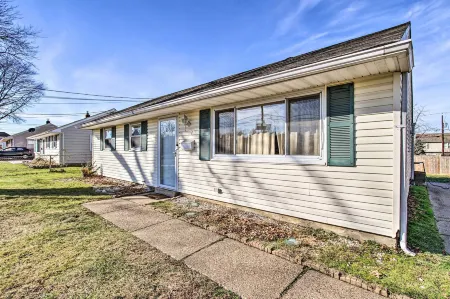 House w/ Pellet Smoker & Grill, 1 Mi to Lake!