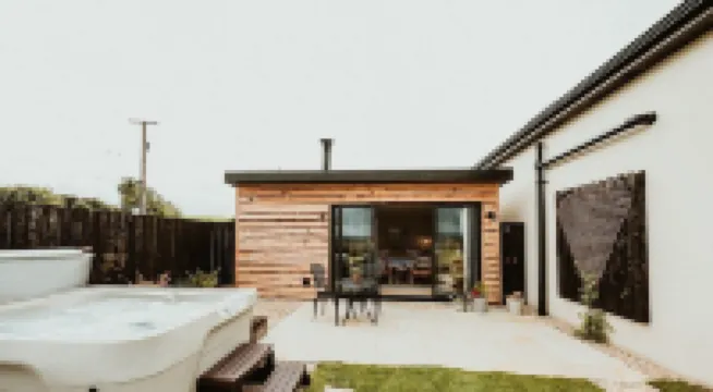 Cosy countryside Chalet with log burner and hot tub.