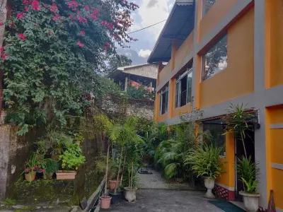 Cheerful Pool Villa Hoteles en 