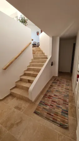 Architect-designed house with sea view 5 min. from beach and cove