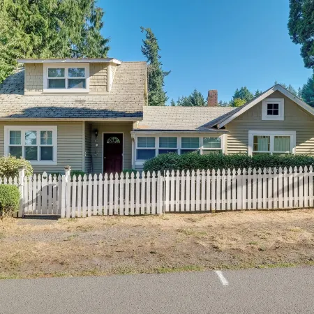 Charming Indianola Home Walk to Town!