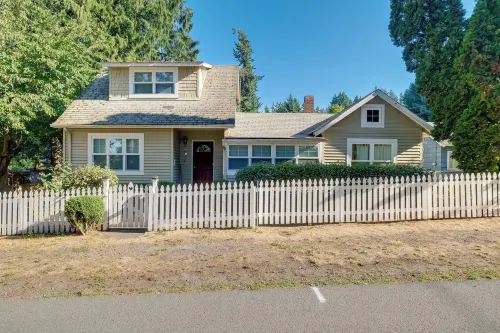 Charming Indianola Home Walk to Town!