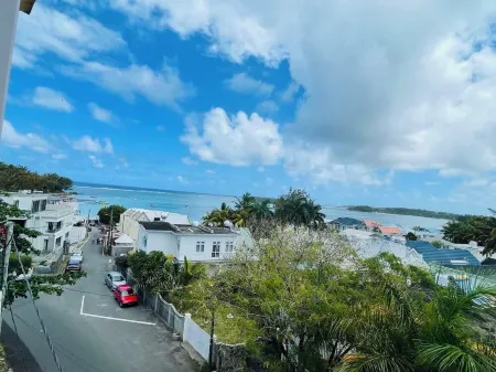 Beachfront Bliss: Stunning Sea View Apartment