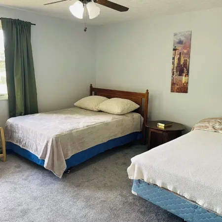 Spacious 3BR Home w/ 8 Beds, Big Yard & Parking – Near Canton & Hall of Fame