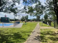 Cosy flat behind a Creek Beach in Gray's Hotels in Grays