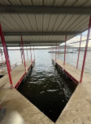 Pet friendly, private dock, 3 bedroom home in Porum, OK. Walk to Lake Eufaula.