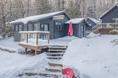 Kuro at Paint Lake, Lake of Bays, Muskoka Hotels near Dorset Lookout Tower