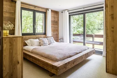 Cosy 5 bedroom chalet view Mont Blanc hot tub cosy fire amazing summer hikes Hotel in zona Parc de Merlet