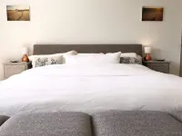 Cottage in the Glen - Breathtaking secluded Cottage with Hot Tub  호텔