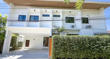 รูปภาพของ8 Bedroom Luxury Pool Villa near Golf Courses