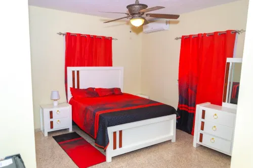 Cozy 2-bedroom chalet in delightful Baní with WiFi, AC Hotels in Bani