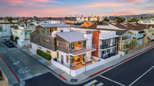 200 East Balboa Oceanview Rooftop Steps to Sand, Pier, Boardwalk & Dining