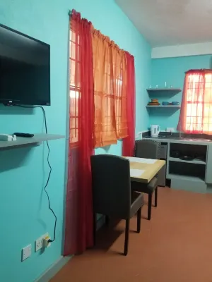 Careffe Suites- Studio unit 2 - 5 mins drive to Rodney Bay village Hotels in La Feuillet