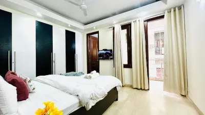 BluO 3BHK Safdarjung Enclave - Lift,Terrace Garden Hotels in 