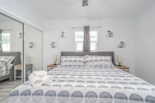 3/2 Renovated Wifi/HotTub Hotels in Egypt Lake-Leto