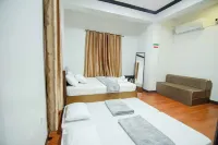 3-bedroom villa near Tagaytay with jacuzzi, nice garden & outdoor amenities فنادق في Alfonso