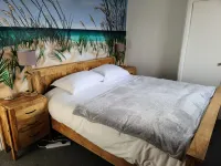 Sooty Babe colliery cottage.10 mins walk to beach and Castle Eden nature reserve