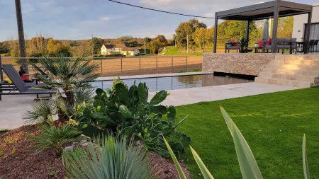 Just 15 minutes from the 24 Hours of Le Mans racetrack! Ideal for 10 people