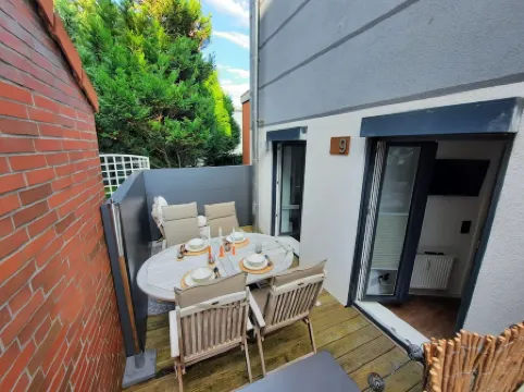 Dtv Ground Floor 2 Room Apartment 43 Sqm, Private Terrace, West Beach, Renovated