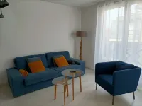 New duplex apartment, sea view with balcony in the center of town, private parking. 沙烏地阿拉伯拉永普拉日住宿飯店