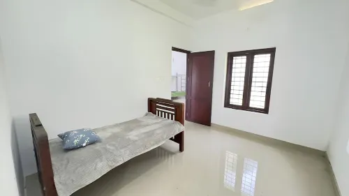 Charming 1-bedroom house in Koyilandy with WiFi and 2 bunk beds 코이랜디 호텔