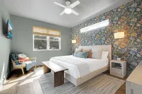 17 Palms Beach House with heated private pool and Tiki hut bar