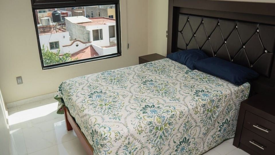 Apartment for 8 with terrace and BBQ in the city center