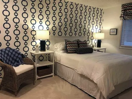 Harbor Springs Harbor Cove Condo with beach access. Отели рядом с достопримечательностью «Заказник Менонаква Вудс»