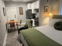 Cozy Stylish Executive Studio, Great Downtown Pascagoula Location