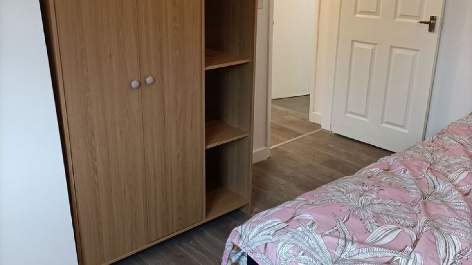 Spacious one bedroom & Living Room family apartment - non smoker