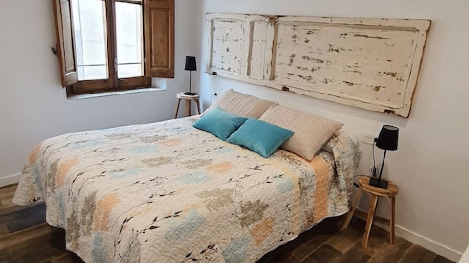 Central house!! ideal for families. Both parking