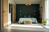 Studio equipped Verde "Au Bout Du Chemin", Domaine de Bournissac, Noves Hotels in Noves