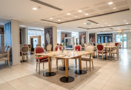 4. 제니튜드 호텔-..