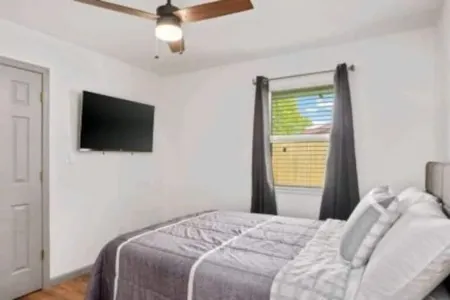 Modern 4 Bedroom Home, plenty of Parking! Отели в г. Лейк-Чарльз