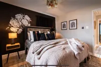 Charming house, sleeps plenty with Hot Tub and large backyard and fire pit