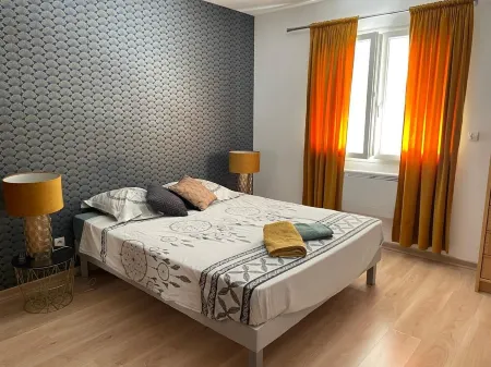 Villa Provençale 10/12 persons Отели в г. Гриньян